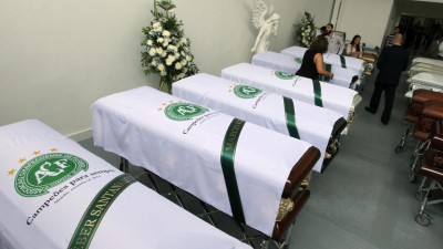 Corpos dos acidentados do voo do Chapecoense chegam hoje ao Brasil
