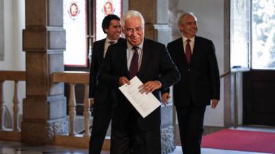Costa apresenta equipa de 50 secretários de Estados entre os quais 18 mulheres