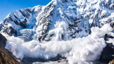 Criança sobrevive 40 minutos debaixo de neve após avalanche nos Alpes franceses
