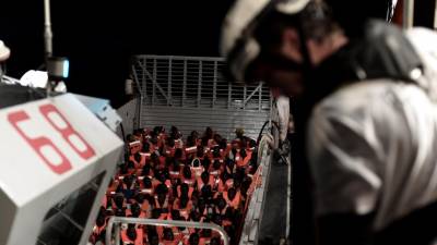 Córsega disponível para acolher barco de refugiados Aquarius