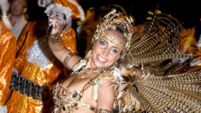 De Sesimbra à Marques de Sapucaí, portuguesa trilha o caminho no samba do Brasil