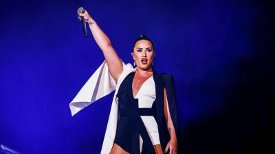 Demi Lovato está “estável” e “na companhia da família”