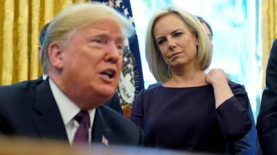Demitiu-se a secretária de Segurança Interna dos Estados Unidos