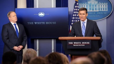 Democratas do Congresso dos EUA querem investigados laços de Michael Flynn à Rússia