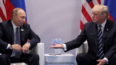 Democratas exigem que Donald Trump cancele encontro com Vladimir Putin