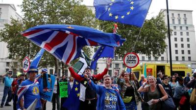 Deputados apresentam projecto de lei para forçar adiamento do Brexit até 31 de Janeiro