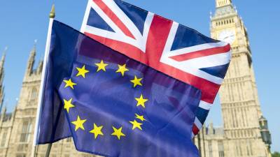 Deputados britânicos aprovam sessão extraordinária no sábado para debater novo acordo do Brexit