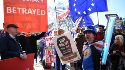 Deputados britânicos impõem debate sobre alternativas ao plano do governo para o ‘Brexit’