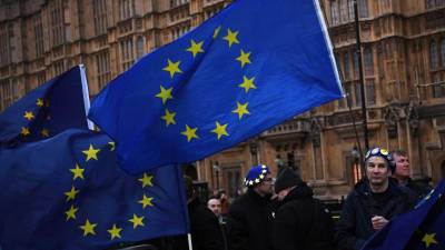 Deputados britânicos rejeitam qualquer possibilidade de saída sem acordo