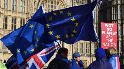 Deputados britânicos votam hoje para determinar rumo do Brexit