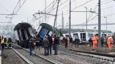 Descarrilamento de comboios em Itália faz dois mortos e uma centena de feridos