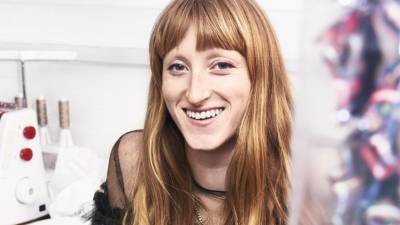 Designer Molly Goddard vencedora de prémio britânico de moda