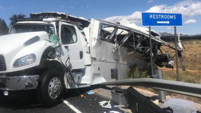 Despiste de autocarro de turismo nos EUA causa pelo menos quatro mortos