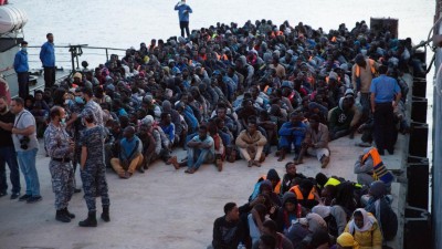 Dez mil migrantes socorridos e 54 mortos nos últimos quatro dias no Mediterrâneo central