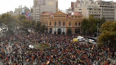 Dezenas de milhares de pessoas manifestam-se em Barcelona