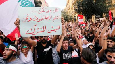 Dezenas de milhares protestam em Beirute contra regime e crise económica no Líbano