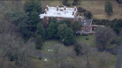 Diplomatas russos expulsos por Washington abandonaram os Estados Unidos