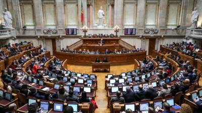 Direita e esquerda aprovam lei do PCP sobre apoio a PME, PS ficou isolado