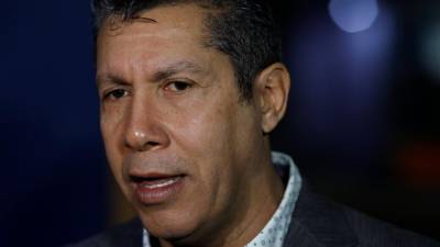 Dirigente da oposição vai concorrer contra Maduro nas presidenciais