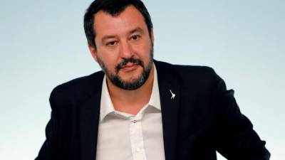 Dirigentes populistas de Itália mantêm orçamento apesar da rejeição de Bruxelas