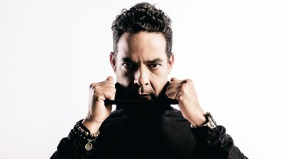 DJ Vibe celebra 35 anos a “jogar com os discos”