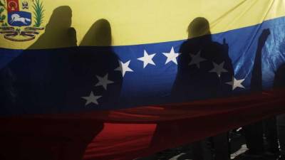 Dois aviões russos com 99 militares e 35 toneladas de carga aterram em Caracas