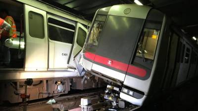 Dois feridos e metro suspenso após colisão de dois comboios em Hong Kong