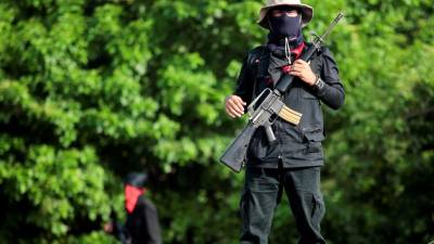 Dois jornalistas continuam cercados com padres e estudantes feridos na Nicarágua