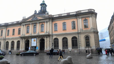 Dois membros do comité do prémio Nobel da Literatura demitem-se