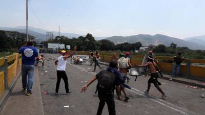 Dois sargentos da Guarda Nacional da Venezuela desertam e pedem refúgio no Brasil