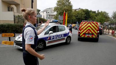 Duas pessoas mortas e uma gravemente ferida em ataque com faca em França