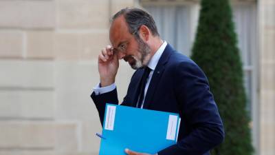 Economia francesa cai 10% e só recupera em meados de 2022