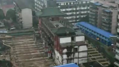 Edifício com cinco mil toneladas mudado de local na China