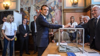 Eleitores à espera de “vaga ou tsunami Macron”