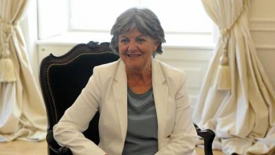 Elisa Ferreira fica no Banco de Portugal enquanto decorrer processo para comissária