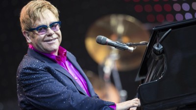 Elton John anula concertos nos EUA devido a infecção bacteriana