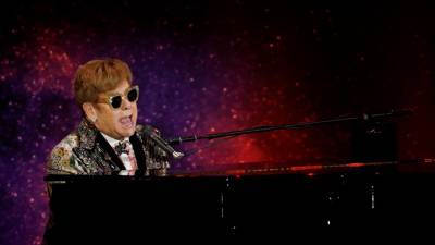 Elton John anuncia despedida dos palcos com digressão de 300 concertos