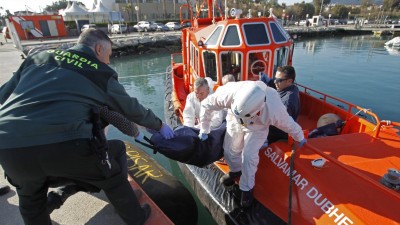 Embarcação com 110 pessoas naufraga na Líbia, resgatados quatro sobreviventes