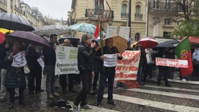 Emigrantes Lesados do BES voltam a manifestar-se em Paris
