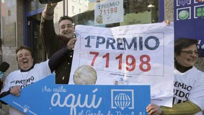 Empregados de lar de idosos ganham 10 milhões na lotaria de Natal de Espanha