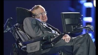 Encerramento dos Jogos Paralímpicos de Inverno homenageia Stephen Hawking