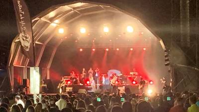 Enchente na praia da Calheta para ver e ouvir Pedro Abrunhosa