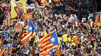 Entre 110 mil e 200 mil nas ruas pela libertação de presos na Catalunha