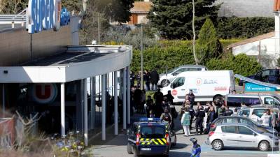 Entre os mortos no ataque de França não estão portugueses