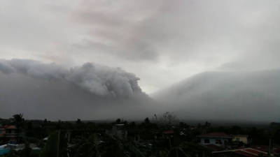 Erupção de vulcão nas Filipinas, mais de mil pessoas em centros de acolhimento