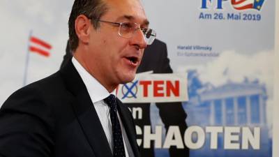 Escândalo leva à demissão de todos os ministros da extrema-direita austríaca