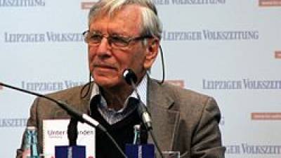 Escritor Amos Oz distinguido com prémio do Museu Tolstoi por romance “Judas”