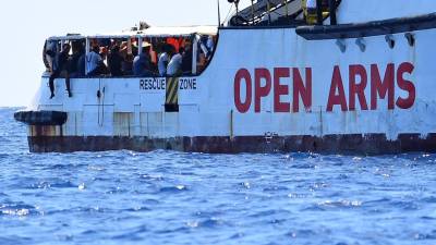 Espanha analisa oferta de Itália de transportar migrantes se for retirada bandeira do “Open Arms”