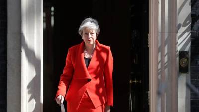 Espanha antecipa período de dificuldades e saída dura após demissão de May