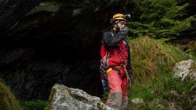 Espeleólogos portugueses encontrados e a começar a sair de gruta em Espanha